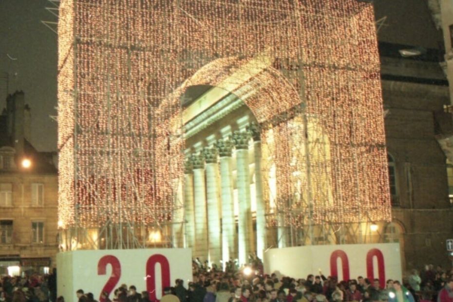 La Porte Guillaume illuminée pour fêter l'an 2000